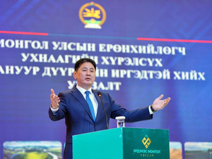 Ерөнхийлөгч У.Хүрэлсүх “Багануур” ХК-ийн хамт олонд талархал илэрхийллээ